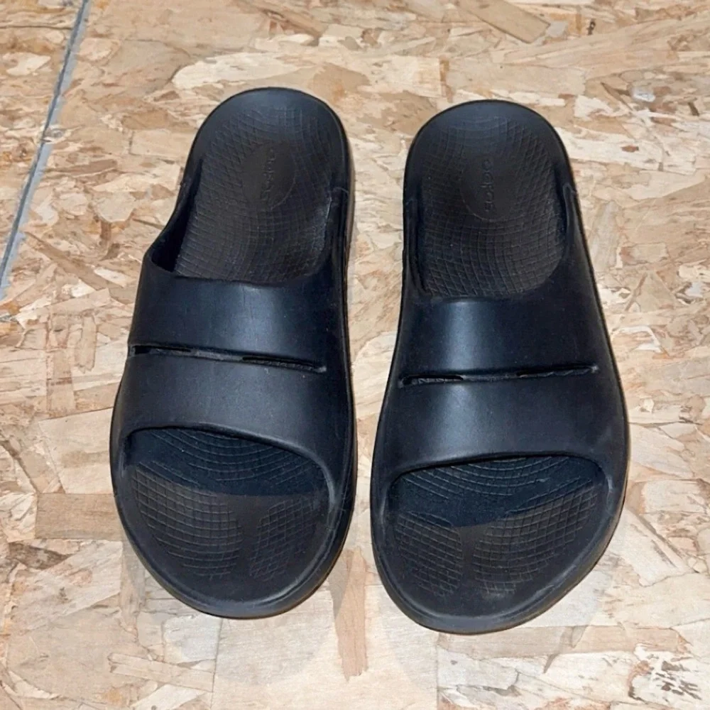 OOFOS Unisex OOahh Black Sport‎ Post Run Recovery Slide Sandals Size 12